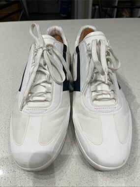 Like New Hugo Boss White Sneakers Sleek Casual Comfort Size 10 US
